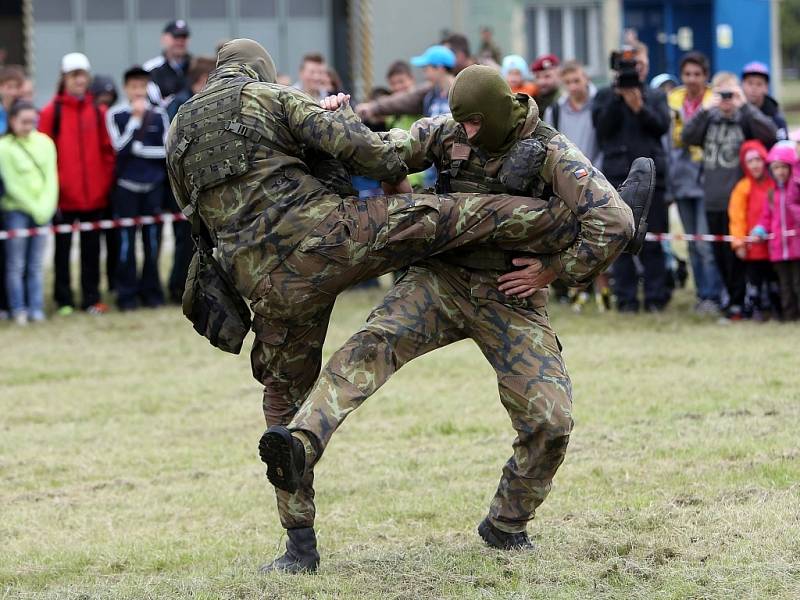 Den otevřených dveří 102. průzkumného praporu generála Karla Palečka v Prostějově