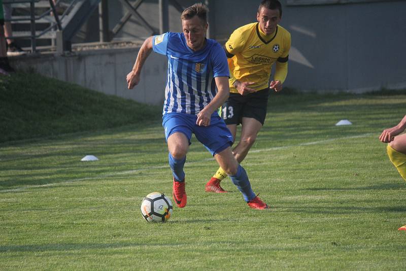 Fotbalisté Prostějova (v modrém) porazili Petřkovice 3:1