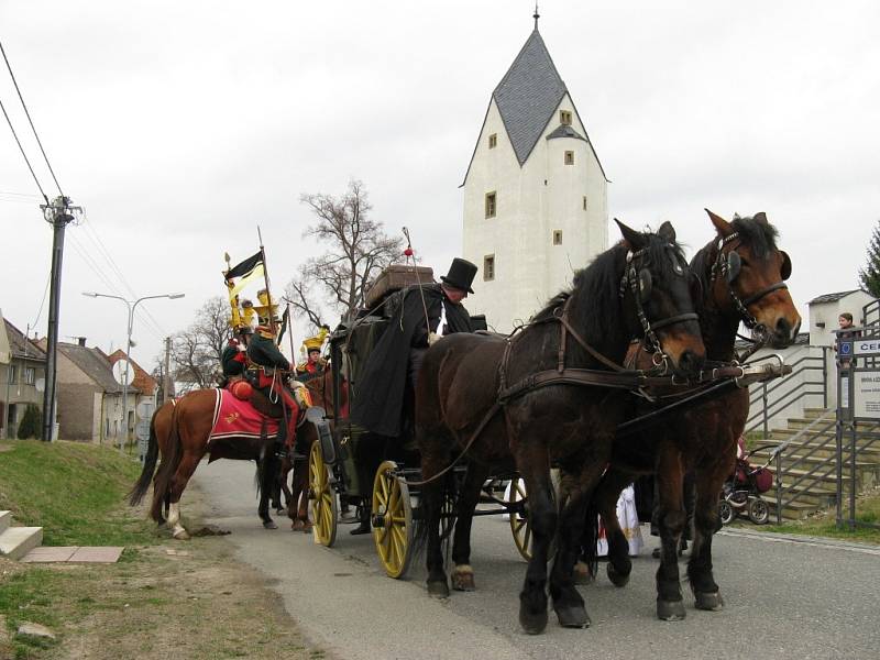 Spanilá jízda krajem otevřela sezonu v Muzeu historických kočárů v Čechách pod Kosířem