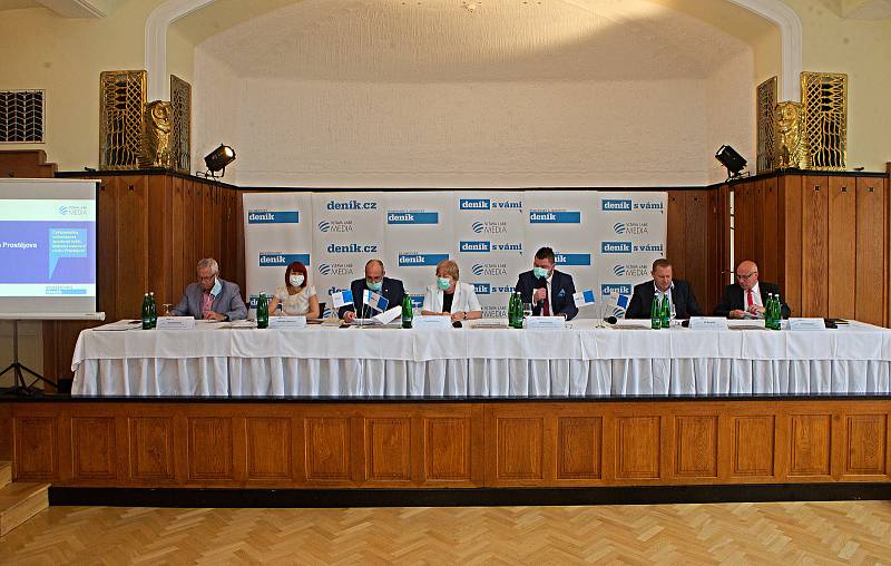 Debata Deníku s primátorem města Prostějova, radními a pozvanými hosty.