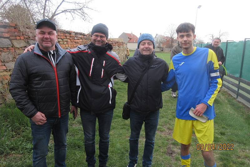 Kovalovice (v modrém) vyhrály na půdě Sokolu Otaslavice 6:1.