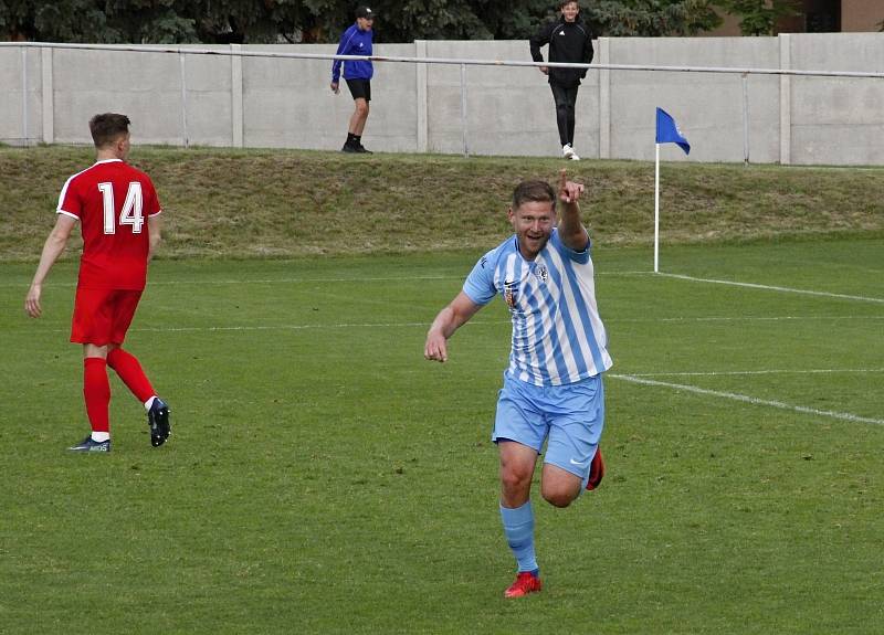 Fotbalisté Prostějova (v modro-bílém) porazili Vítkovice 4:1.