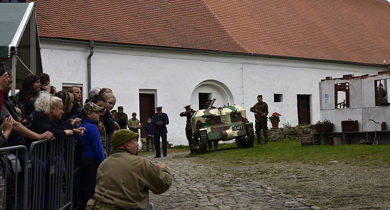 Akce připomínající historii 2. světové války nabídla pestrou přehlídku zbraní, techniky či uniforem několika armád, 18. 9. 2021