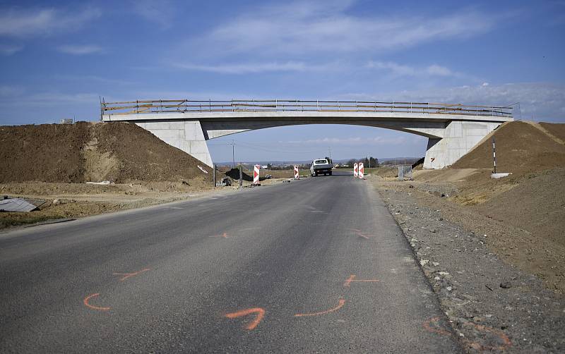 Most pro cyklisty přes severní obchvat na trase Prostějov - Smržice.