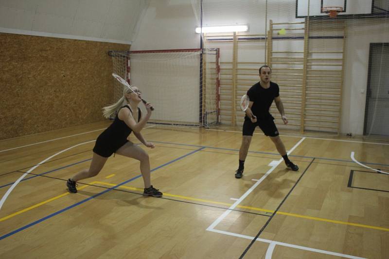 Obyvatelé nejen Čech pod Kosířem změřili své síly v badmintonu.