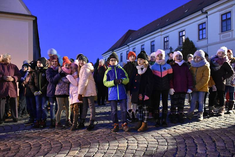 Rozsvícení vánočního stromu v Nezamyslicích 2019