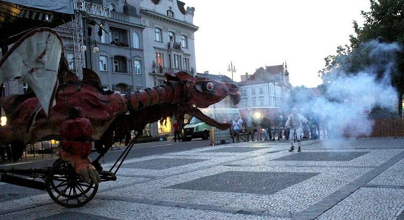 57. ročník festivalu Wolkrův Prostějov zahájil ohnivý drak z Českých Budějovic. 