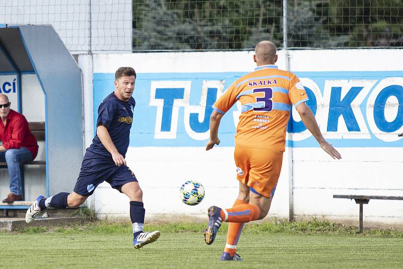 Fotbalisté Vrahovic (v černém) porazili Výšovice 3:2.