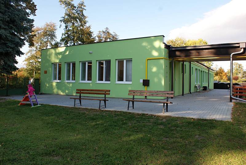 V areálu bývalého pionýrského táborů pod hrází plumlovské přehrady v Mostkovicích vznikla mateřská škola.
