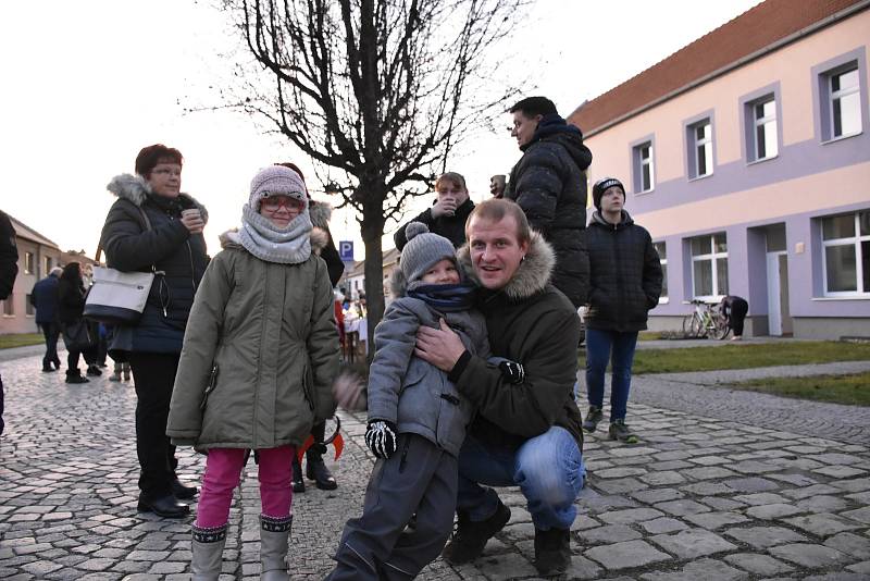 Rozsvícení vánočního stromu v Nezamyslicích 2019