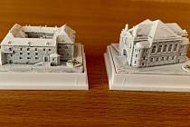 Miniaturní modely zámku a synagogy jsou k dostání v Turistickém informačním centru.