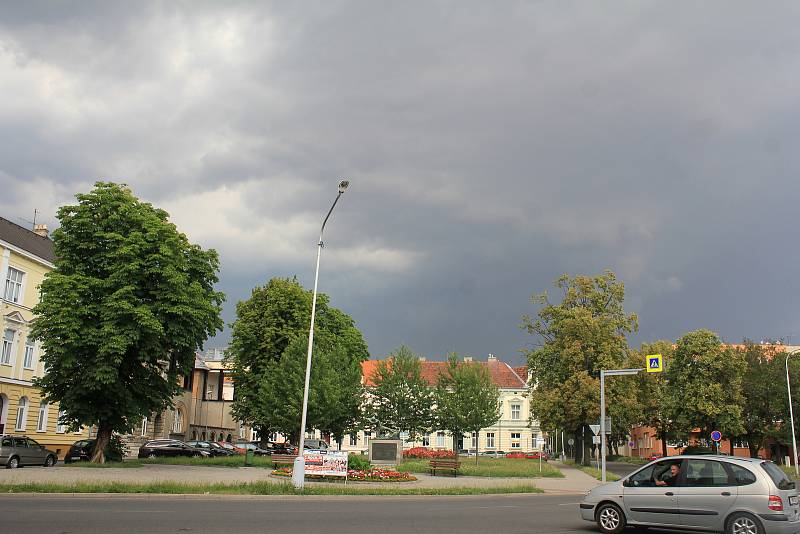 Bouřkové mraky v Prostějově, 1.7.2019