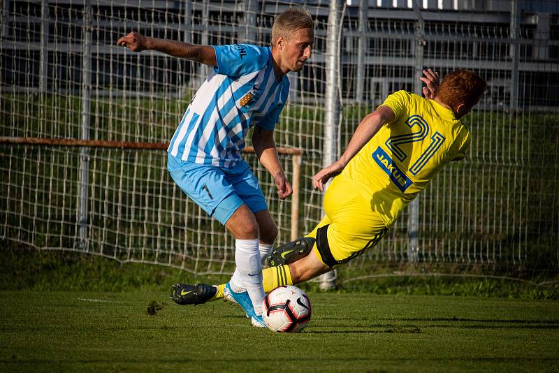 Fotbalisté Prostějova (v bílo-modrém) porazili Varnsdorf 3:2.