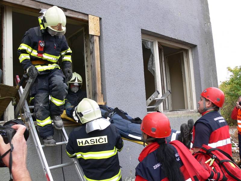 Cvičení IZS v Jezdecké ulici v Prostějově