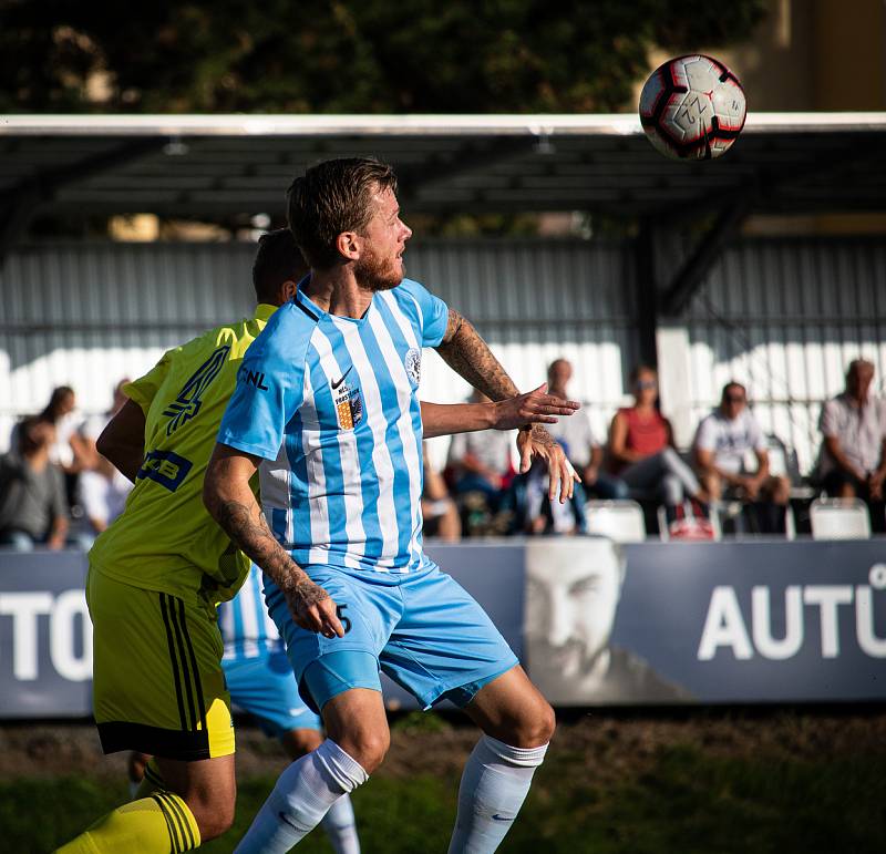 Fotbalisté Prostějova (v bílo-modrém) porazili Varnsdorf 3:2.