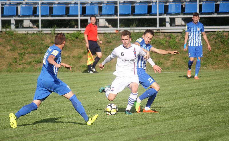 Fotbalisté Prostějova (v modrém) doma podlehli Líšni 2:6