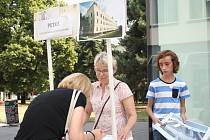 Lidé podepisovali petici za zachování jezdeckých kasáren v Prostějově