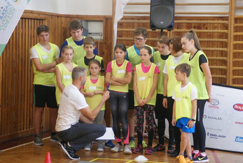 Olympijský trénink v rámci projektu Sazka Olympijského Víceboje na základní škole v Plumlově