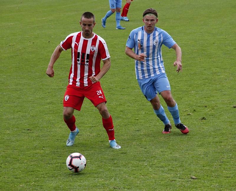 Fotbalisté Prostějova (v modro-bílém) porazili Vítkovice 4:1.