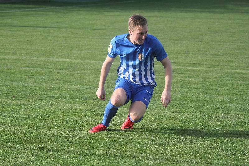 Fotbalisté Prostějova (v modrém) doma porazili Uničov 2:0.