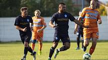 Fotbalisté Vrahovic (v černém) porazili Výšovice 3:2.