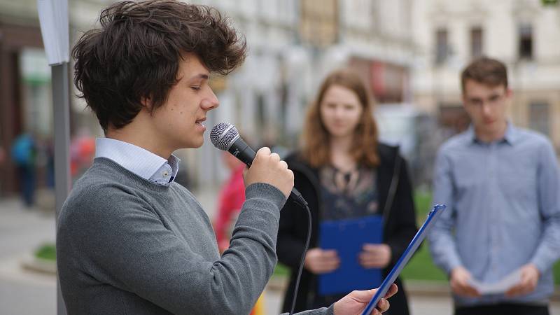 Veřejné čtení jmen obětí holocaustu v Prostějově - 2. května 2019