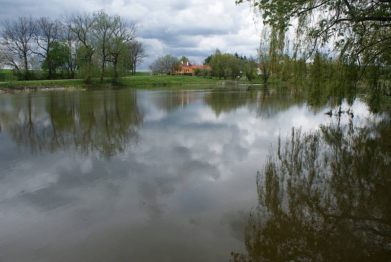 Změny turistického značení na Drahanské vrchovině - nové trasy a rozcestníky - Horní otinoveský rybník