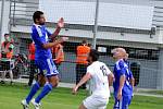 Fotbalisté 1.SK Prostějov (v modrém) proti HFK Olomouc