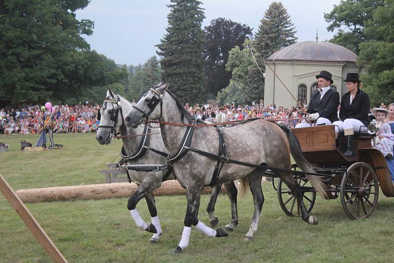 Obrovský zájem zaznamenal už tradičně Josefkol. Dvoudenní setkání nejen mistrů řemesel kolářského a kočárnického přilákalo tisíce lidí.