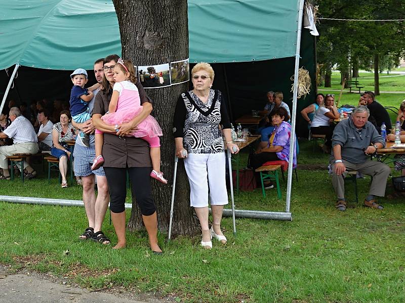 Sobotní dožatá v Pivíně pod taktovkou divadelního souboru Větřák. 17.8. 2019