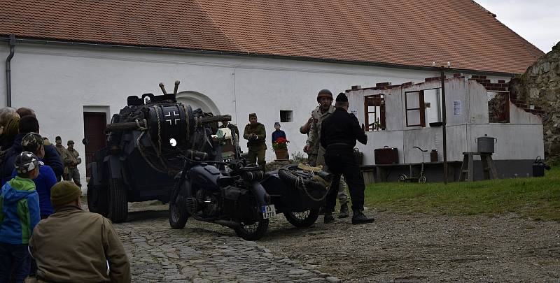 Akce připomínající historii 2. světové války nabídla pestrou přehlídku zbraní, techniky či uniforem několika armád, 18. 9. 2021