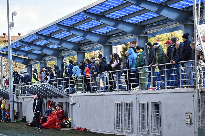 V utkání I.B třídy, skupiny B, dosáhli hladkého vítězství fotbalisté Hané (bílozelení), kteří nasázeli Smržicím čtyři branky. 17. 4. 2022