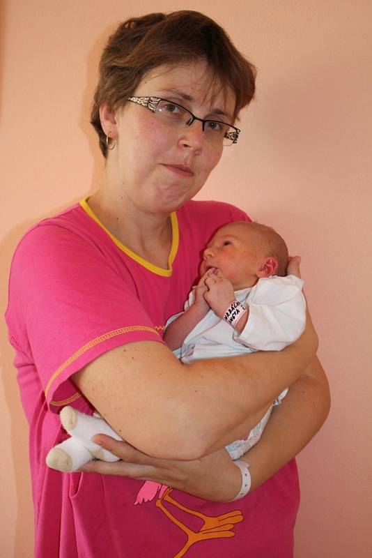 Aneta Hrbáčková s maminkou Monikou, Prostějov, narozena 25. července, 51 cm, 3350 g