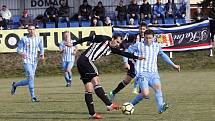 Fotbalisté Prostějova (ve světlém) prohráli s Českými Budějovicemi 0:1.