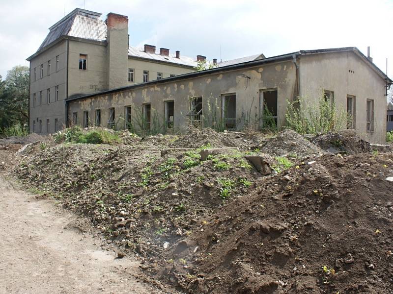 Neutěšený stav bývalých kasáren v Jezdecké ulici v Prostějově – 9. dubna 2014