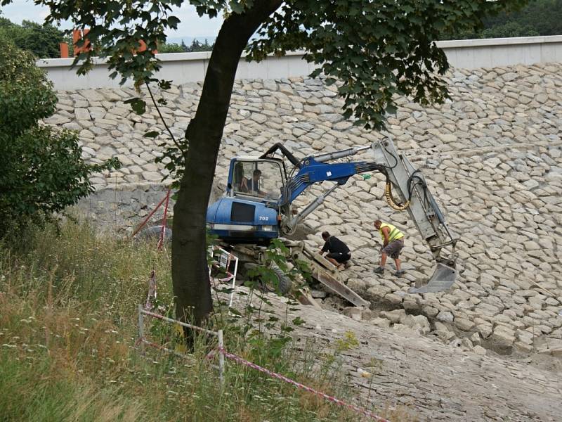 Rekonstrukce hráze plumlovské přehrady - srpen 2013