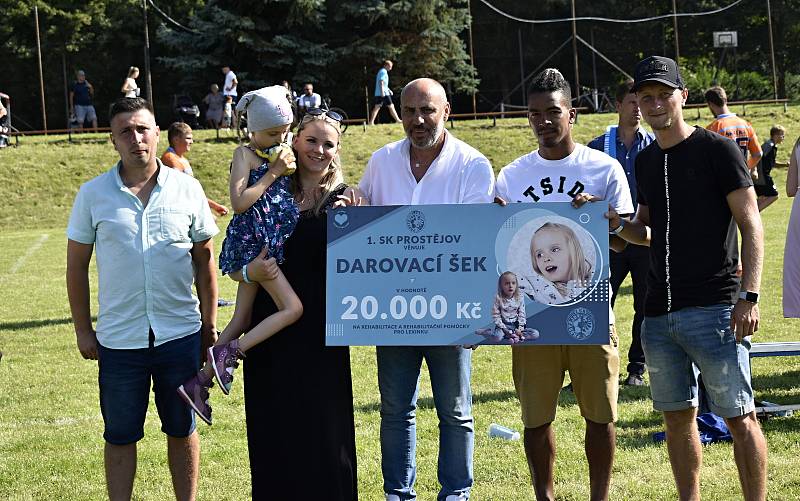 Těžce nemocnou Lexinku přijeli do Skalky podpořit fotbalisté i hokejisté. 25.6. 2022