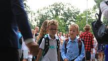 Děti nastupující do základní školy Jana Železného byli pasováni na prvňáčky.