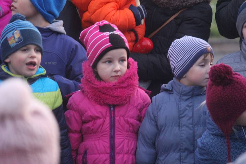 Rozsvěcení vánočního stromu v Kostelci