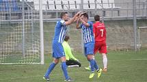 Fotbalisté Prostějova (v modrém) remizovali s Uherským Brodem 1:1 Zdeněk Fládr (Prostějov) slaví se spoluhráči gól na 1:0