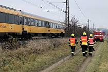 Rychlík Regiojet srazil u Nezamyslic na Prostějovsku ženu, ta na místě zemřela. Cestující z vlaku evakuovali. 15.11. 2021