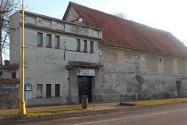 Budova bývalého kina v Plumlově - stav na konci března 2019