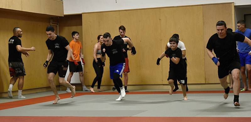 Tělocvičnu na Vápenici navštívili profesionální boxeři Václav Pejsar a Pavel Albrecht, kteří předávali své zkušenosti mladým sportovcům z Prostějova.