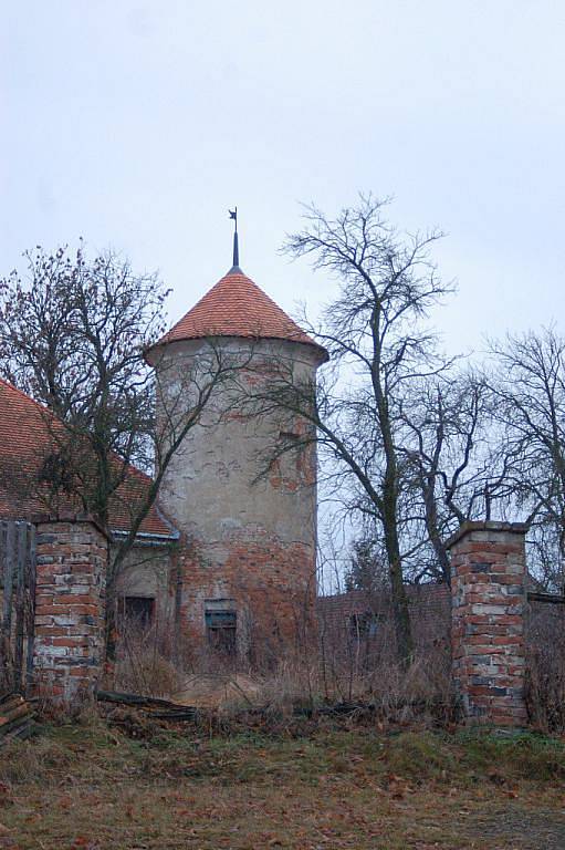 Zámek ve Ptení