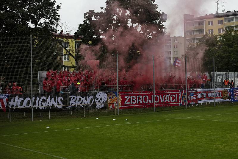 Prostějov (v modro-bílém) remizoval s Brnem 0:0.