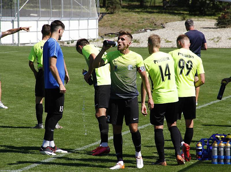 Fotbalisté Prostějova (v zeleném) porazili ve Slatinicích Otrokovice 6:0.