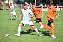 Regionální derby mezi Sokolem Určicemi a Sokolem Konicí (v oranžovém) mělo jednoznačný vývoj.