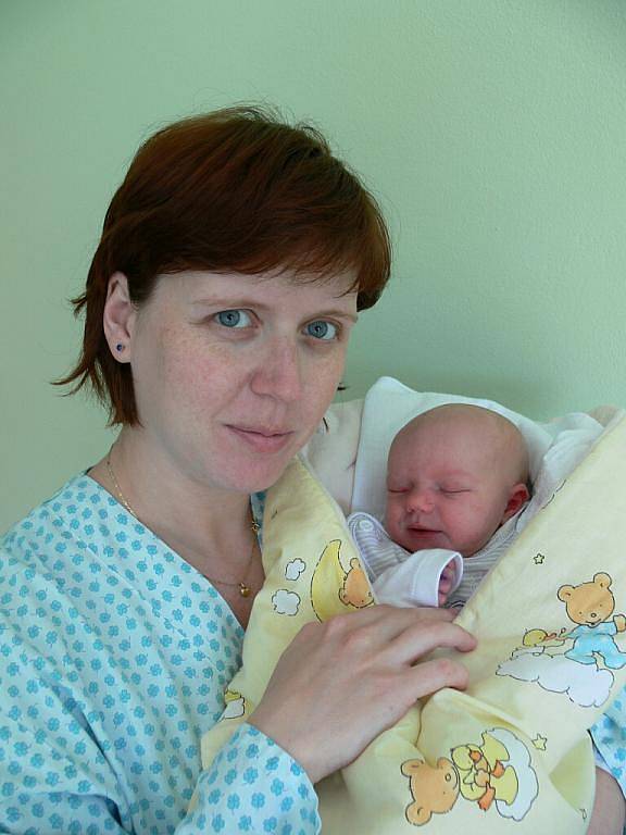 Eliška Kadlecová s maminkou Jitkou, Prostějov, narozena 28. dubna, 50 cm, 3200 g