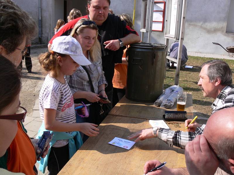 Více než sto padeát lidí vystoupilo v sobotu odpoledne na Obrovu nohu u Otaslavic