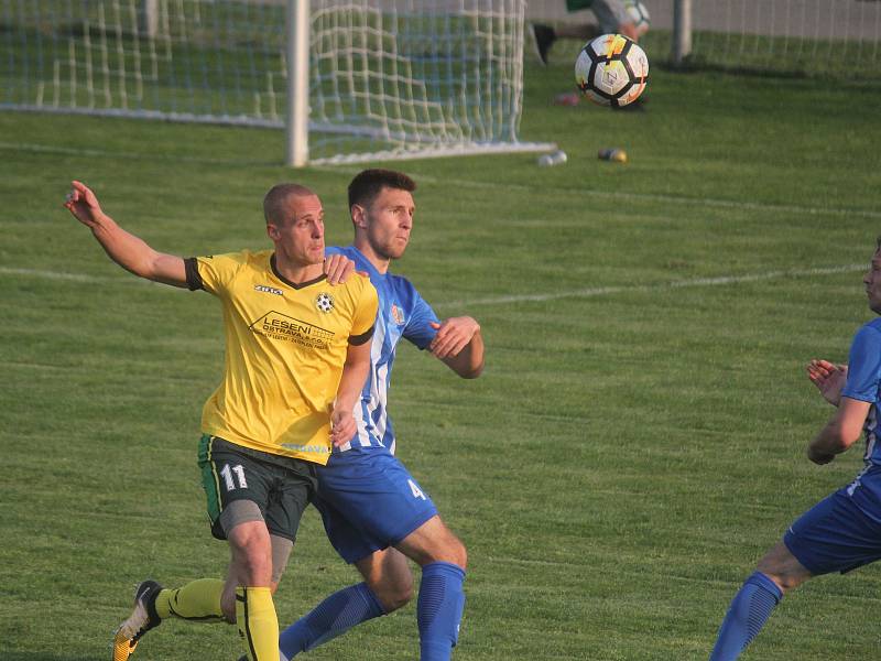 Fotbalisté Prostějova (v modrém) porazili Petřkovice 3:1